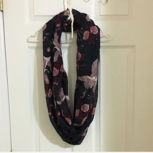 Circle scarf with delicate designs